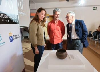 El Museo Arqueológico de Fuerteventura recibe una pieza única de cerámica aborigen donada por Juan Martín Guerra