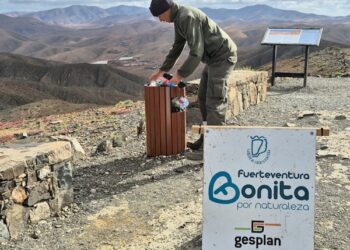 Las cuadrillas adecentan el aparcamiento y el mirador astronómico de Sicasumbre