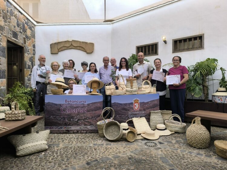Veinte personas se forman en cestería de Palma gracias al convenio entre Cabildo y Ayuntamiento de Betancuria