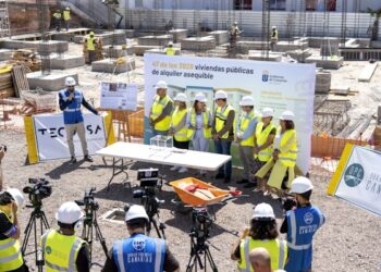 Cabildo, Gobierno de Canarias y Ayuntamiento de Puerto del Rosario ponen la primera piedra para la construcción de nueva vivienda en Don Quijote