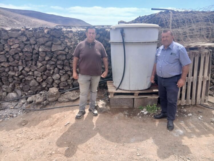 El Ayuntamiento de Antigua compra tres depósitos de agua para los ganaderos