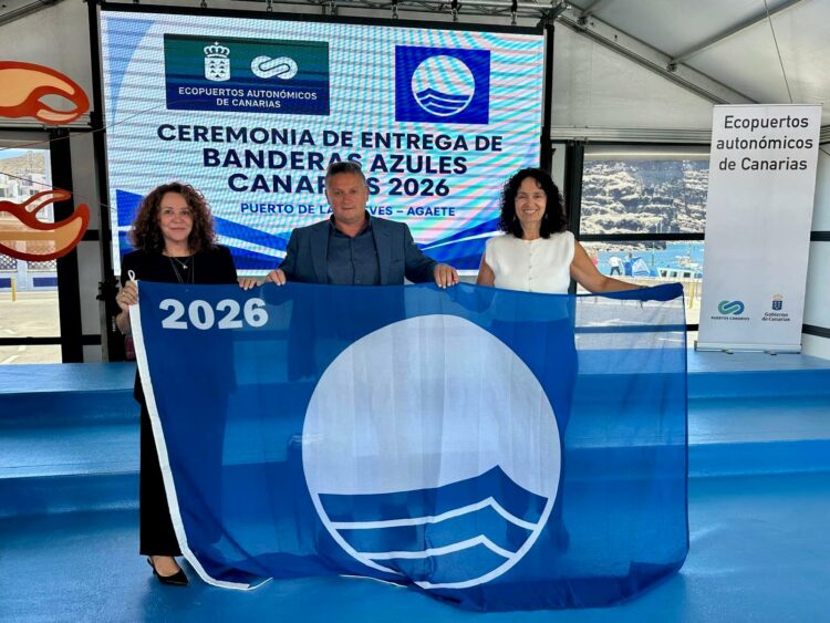 Puerto del Rosario recoge las Banderas Azules 2026 que volverán a ondear en Playa Blanca, Los Pozos y Puerto Lajas