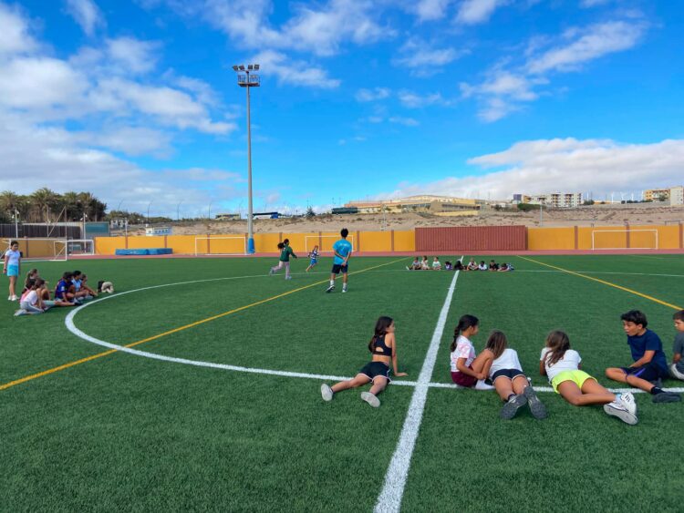 El Campus Deportivo Verano Divertido reúne a cerca de 150 jóvenes en distintos puntos de Pájara