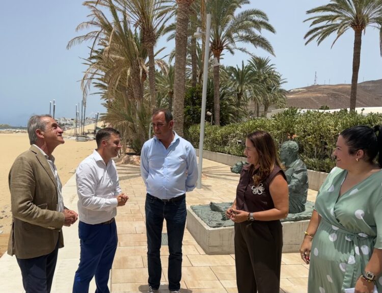 El Ayuntamiento de Pájara remodela y mejora la imagen de la plaza Don Carlos y la Avenida del Centenario de Morro Jable 