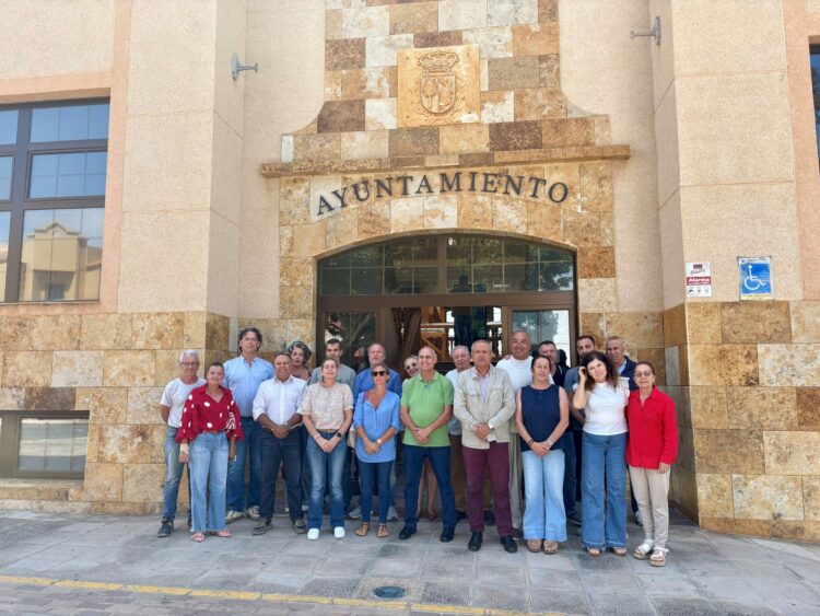 El Gobierno de Antigua recibe a la Asociación AECA y representantes de los colectivos vecinales para atender sus demandas