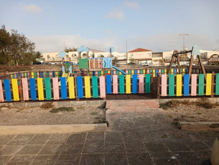 El Ayuntamiento de Pájara retira varios parques infantiles de Costa Calma por motivos de seguridad