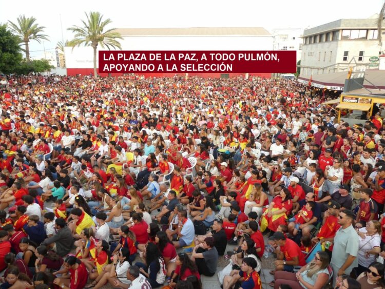 LA PLAZA DE LA PAZ A TODO PULMÓN APOYANDO A LA SELECCIÓN