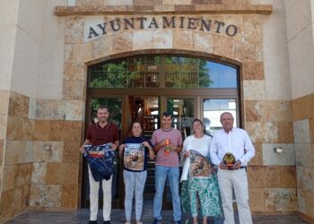 El Ayuntamiento de Antigua presenta el primer Campeonato de Canarias de Obstáculos con 400 participantes en la playa de Caleta de Fuste