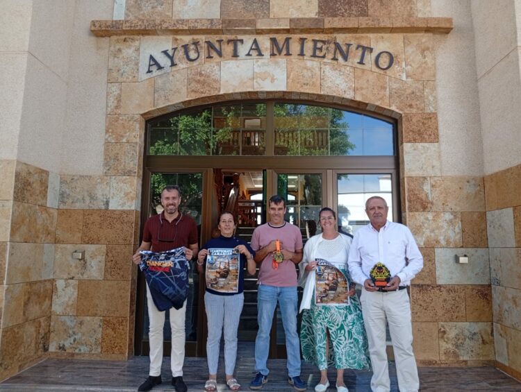 El Ayuntamiento de Antigua presenta el primer Campeonato de Canarias de Obstáculos con 400 participantes en la playa de Caleta de Fuste