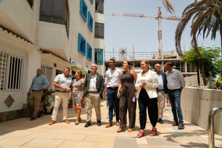 Cabildo y Ayuntamiento de La Oliva avanzan la rehabilitación de 507 viviendas en Corralejo y Cotillo