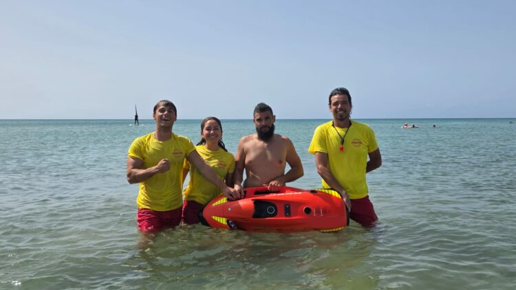 Pájara se convierte en el primer municipio de Fuerteventura en incorporar el dispositivo SEABOB Rescue en una de sus playas