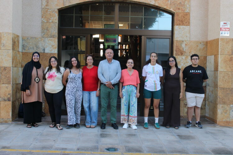El Ayuntamiento de Antigua felicita a los seis alumnos en prácticas por su excelente trabajo este verano