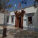 La Policía local de Antigua salva la vida de un varón que se hallaba semiahogado en una piscina