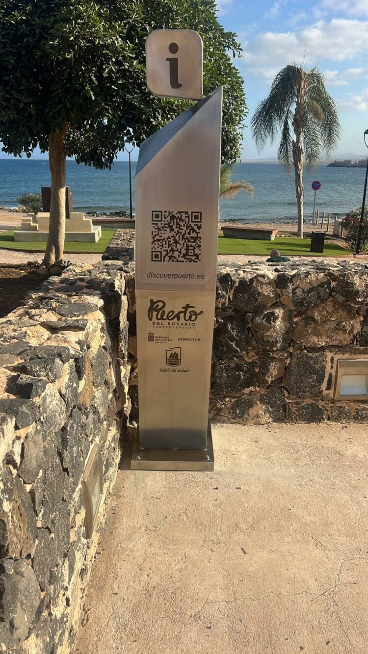 El Ayuntamiento de Puerto del Rosario, en colaboración con GESPROTUR, culmina la instalación de 23 tótems turísticos para mejorar la información al visitante