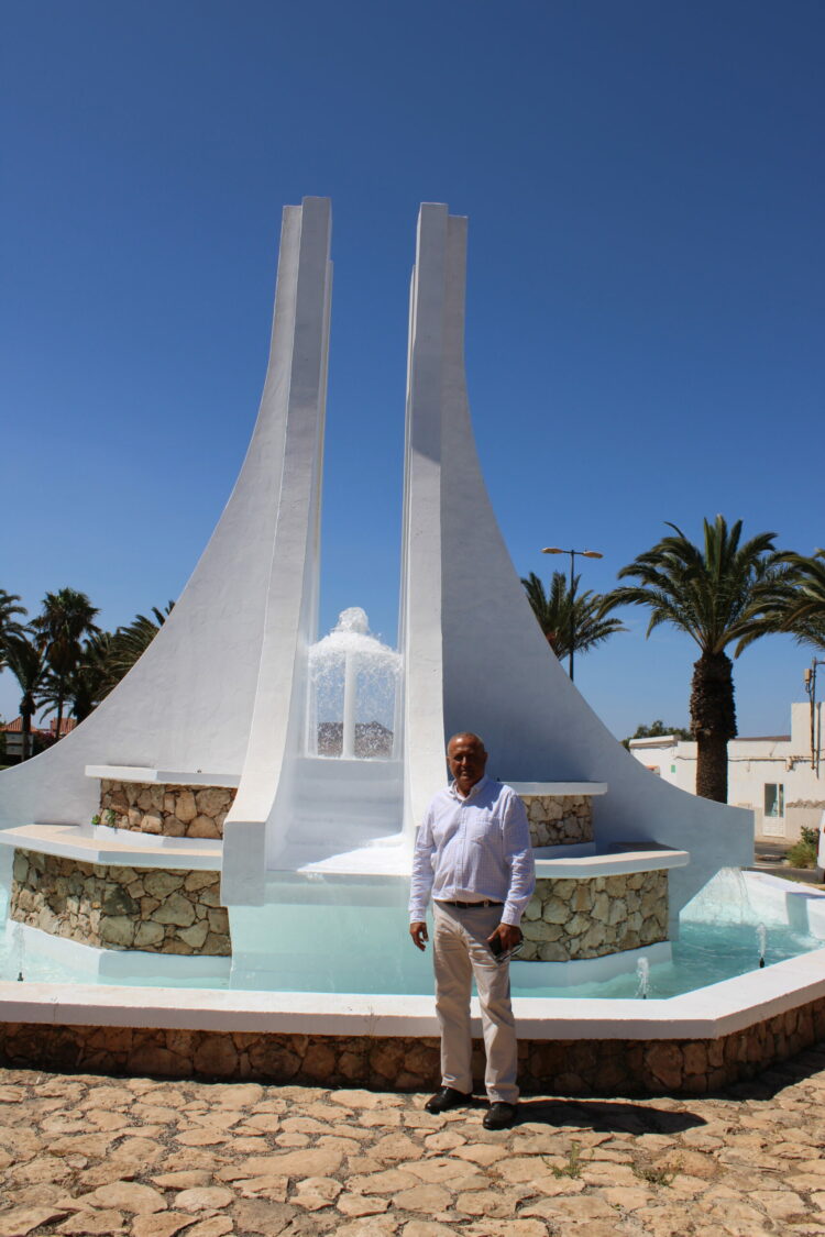 La fuente del Milenio de Antigua luce renovada este verano