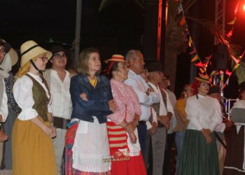 Los grupos folclóricos se unen para cantar a la Virgen de Antigua