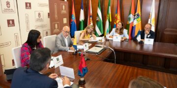 Lola García respalda una estrategia conjunta de los cabildos para crear alojamiento universitario destinado a las islas no capitalinas