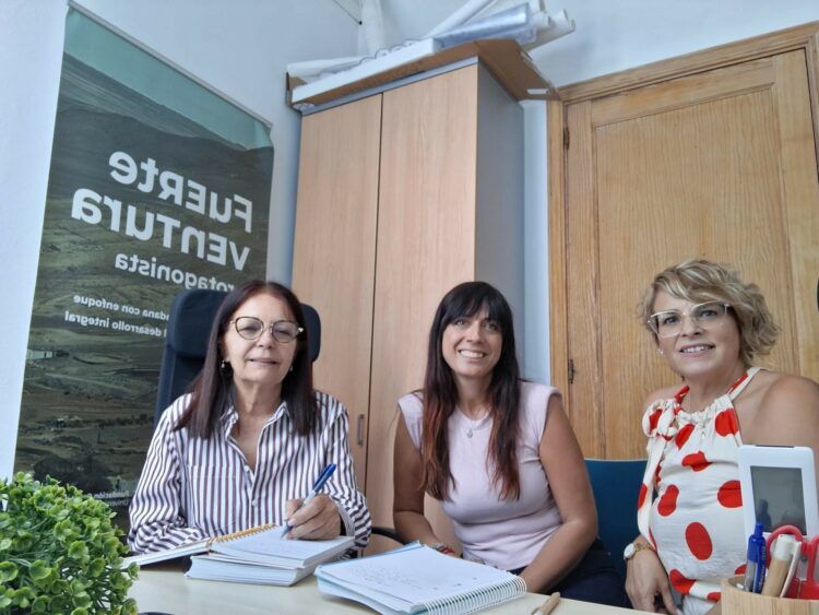 El Ayuntamiento de Antigua impulsa el nodo comunitario con un recetario tradicional