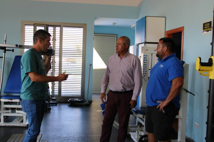 El Ayuntamiento de Antigua controla y mejora el gimnasio municipal