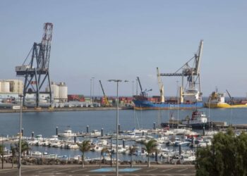 El nuevo contrato de la línea marítima con la Península incorpora la escala en Fuerteventura